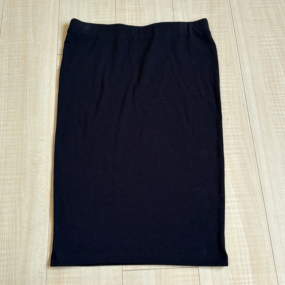 Black pencil skirt
